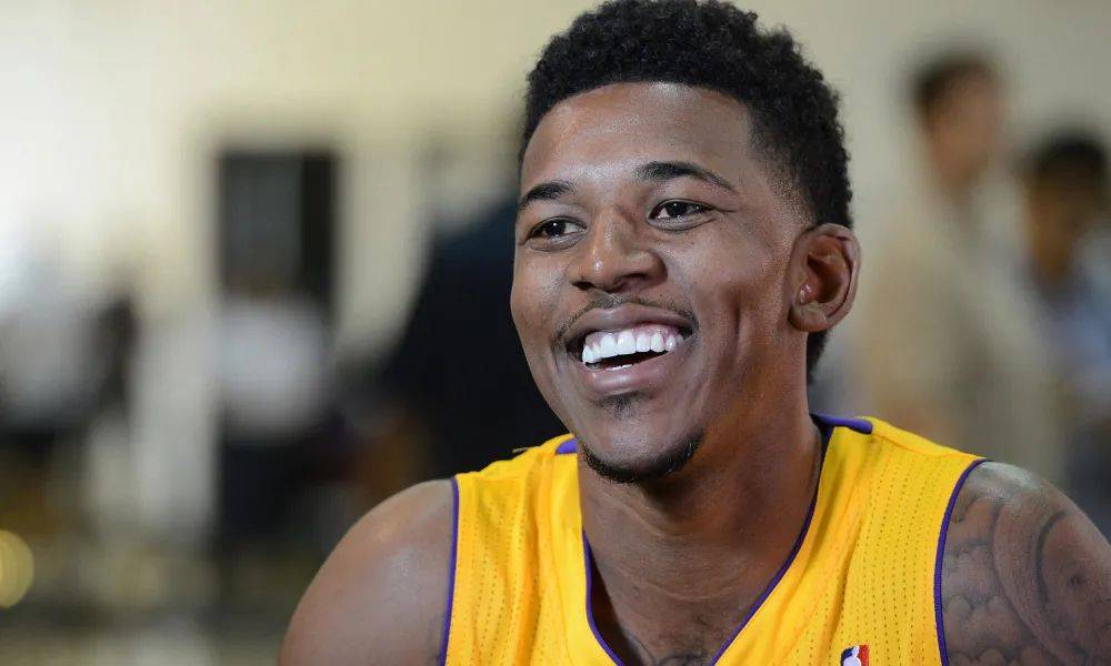 湖人则以错 湖人则以错