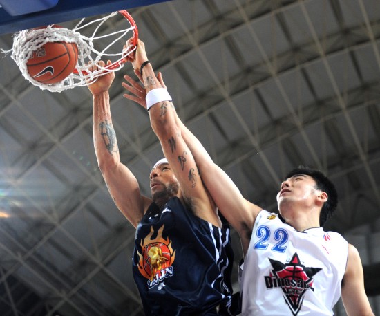 收紧并增加 收紧并增加