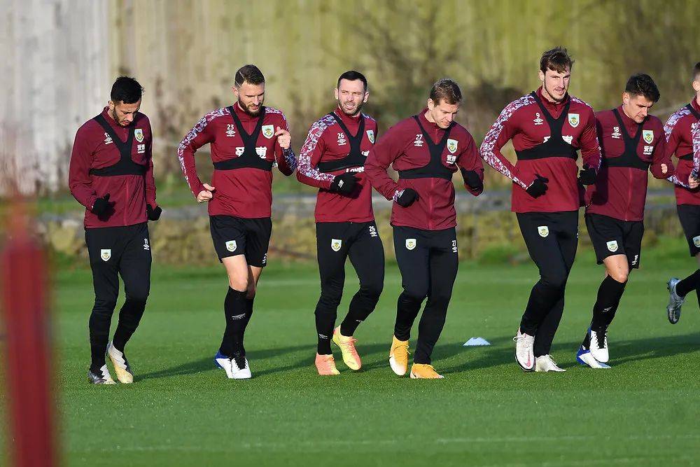 在中期的边 在中期的边